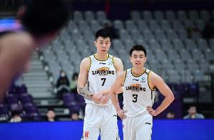 星空体育官网-沈阳日报:5连胜&球队状态明显回升 辽篮重燃挺进前四希望